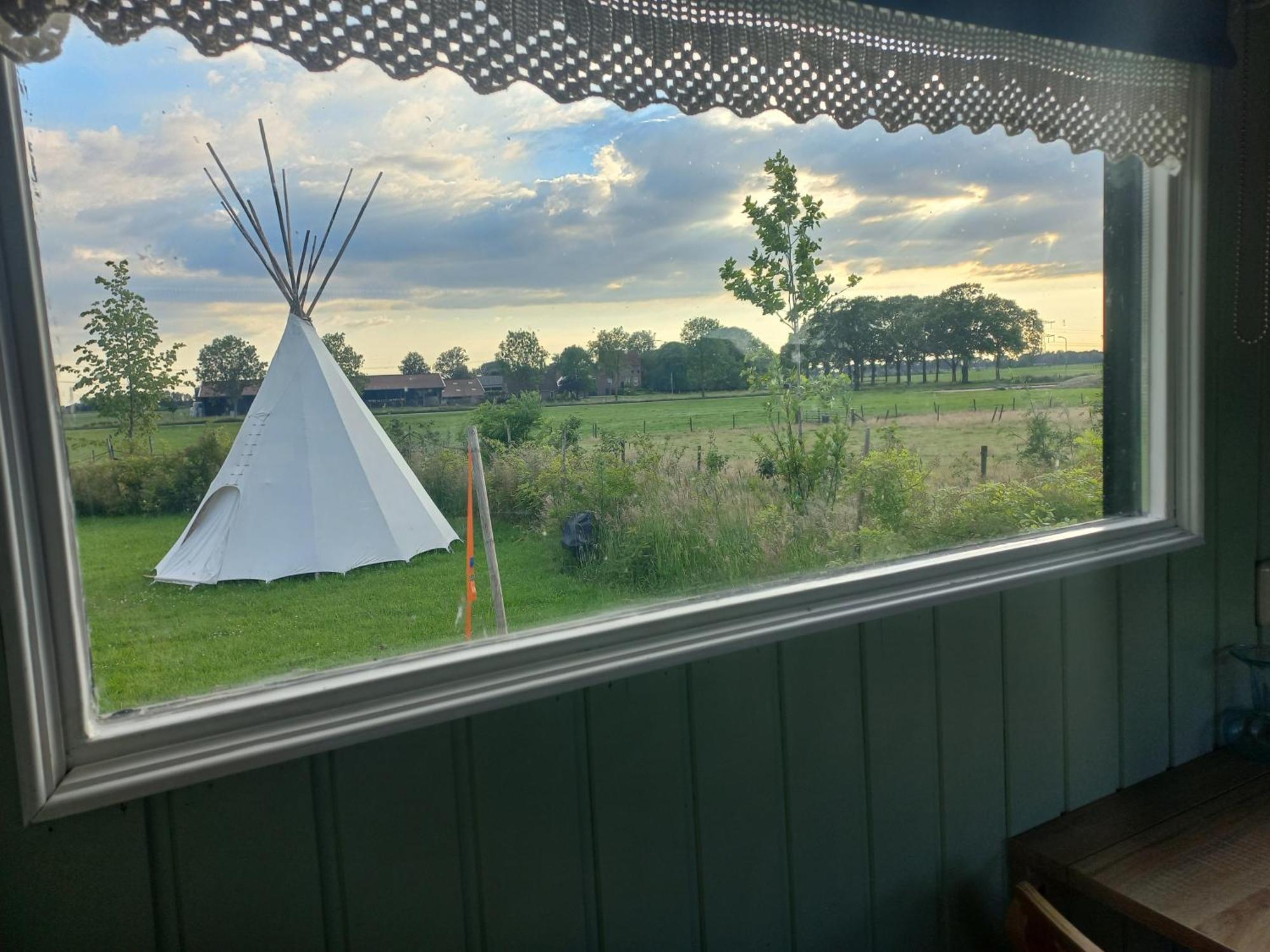 Luxury tent Pipowagen Mamaloe Vierakker